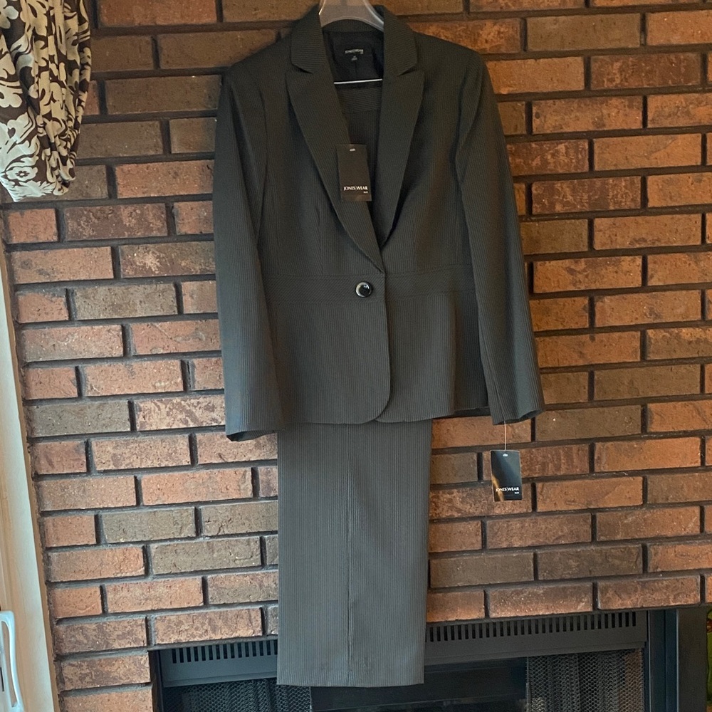 Jones New York Women’s Size 14 Pinstripe 2 Piece Career Pantsuit Black